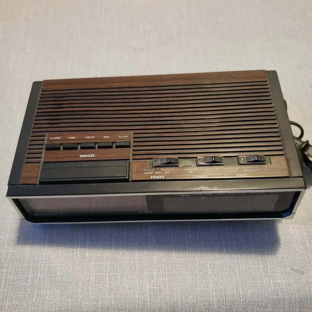 VTG Cosmo AM-FM LED Digital Clock Radio (Model CR 2002)